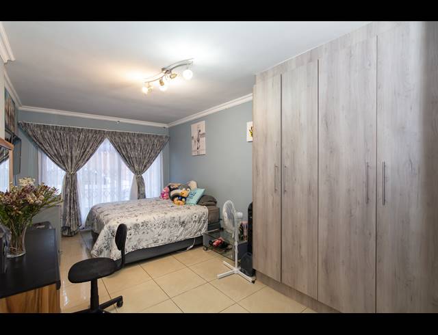 5 BEDROOM FREEHOLD FOR SALE IN HORIZON VIEW